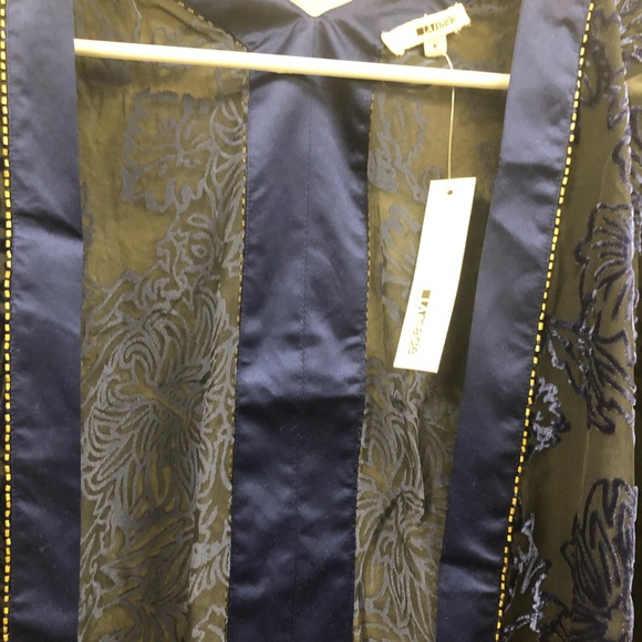 Blue Velvet Shawl - Picture 3 of 10